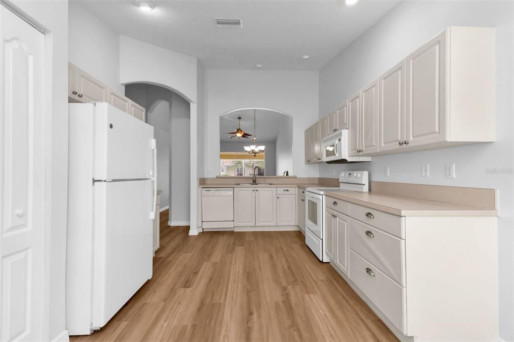 待售: $199,999 (2 贝兹, 2 浴室, 1451 平方英尺)