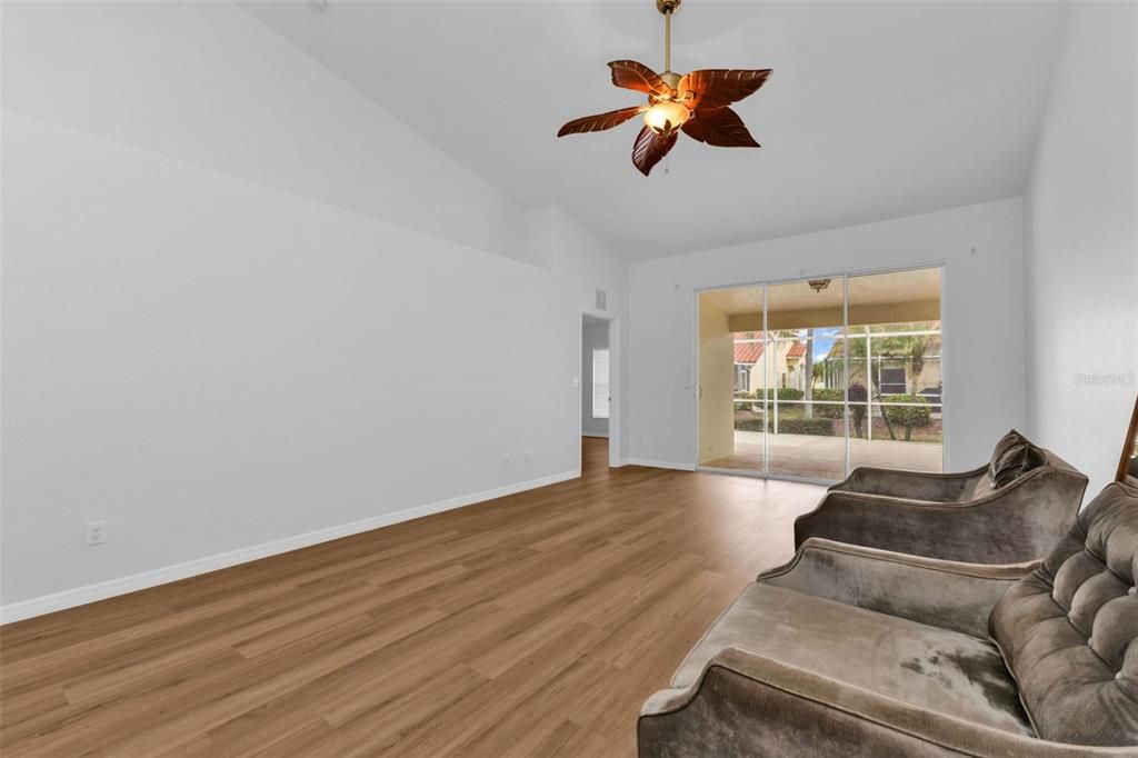 待售: $199,999 (2 贝兹, 2 浴室, 1451 平方英尺)