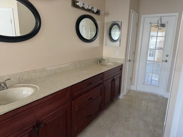 For Rent: $2,850 (4 beds, 2 baths, 2294 Square Feet)