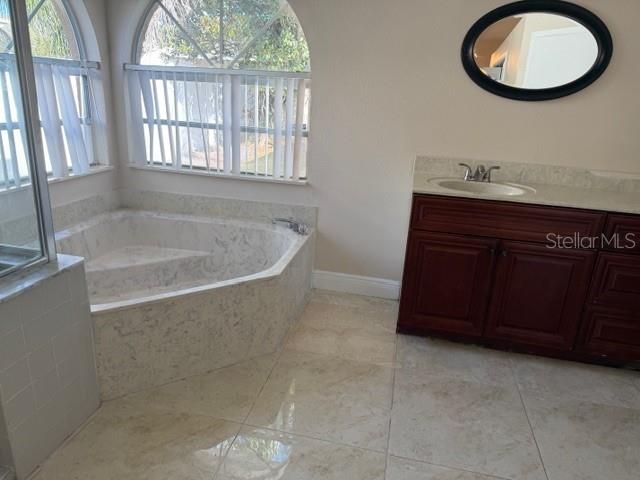 For Rent: $2,850 (4 beds, 2 baths, 2294 Square Feet)