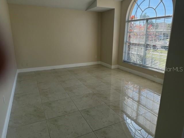 For Rent: $2,850 (4 beds, 2 baths, 2294 Square Feet)