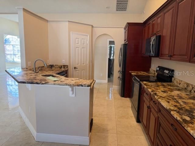 For Rent: $2,850 (4 beds, 2 baths, 2294 Square Feet)