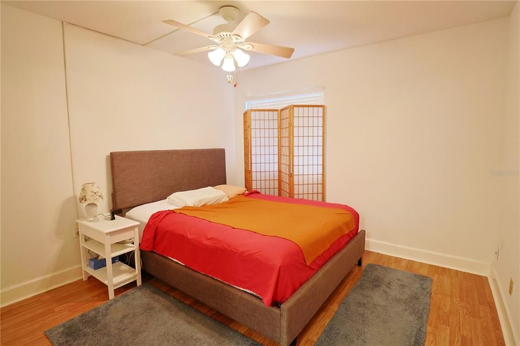 待售: $133,000 (2 贝兹, 1 浴室, 793 平方英尺)