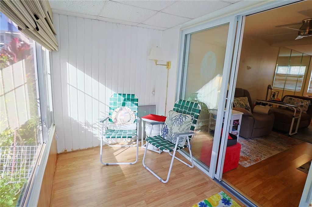 待售: $133,000 (2 贝兹, 1 浴室, 793 平方英尺)