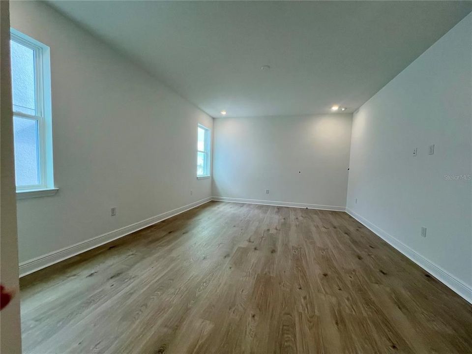 For Sale: $839,990 (6 beds, 4 baths, 4564 Square Feet)