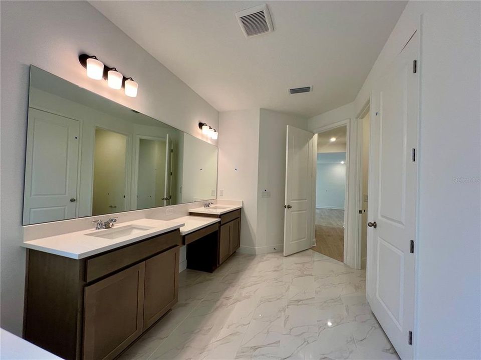 For Sale: $839,990 (6 beds, 4 baths, 4564 Square Feet)