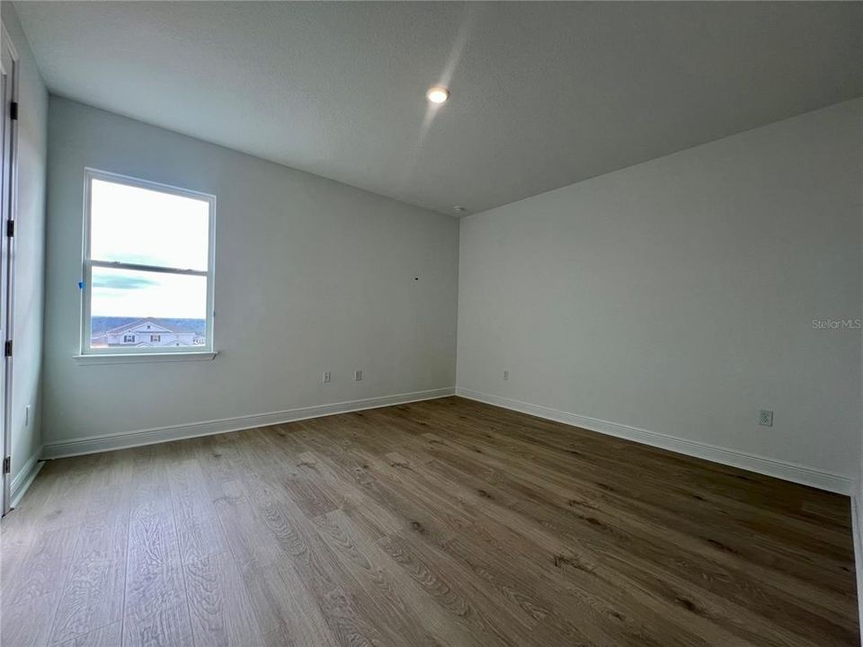 For Sale: $839,990 (6 beds, 4 baths, 4564 Square Feet)