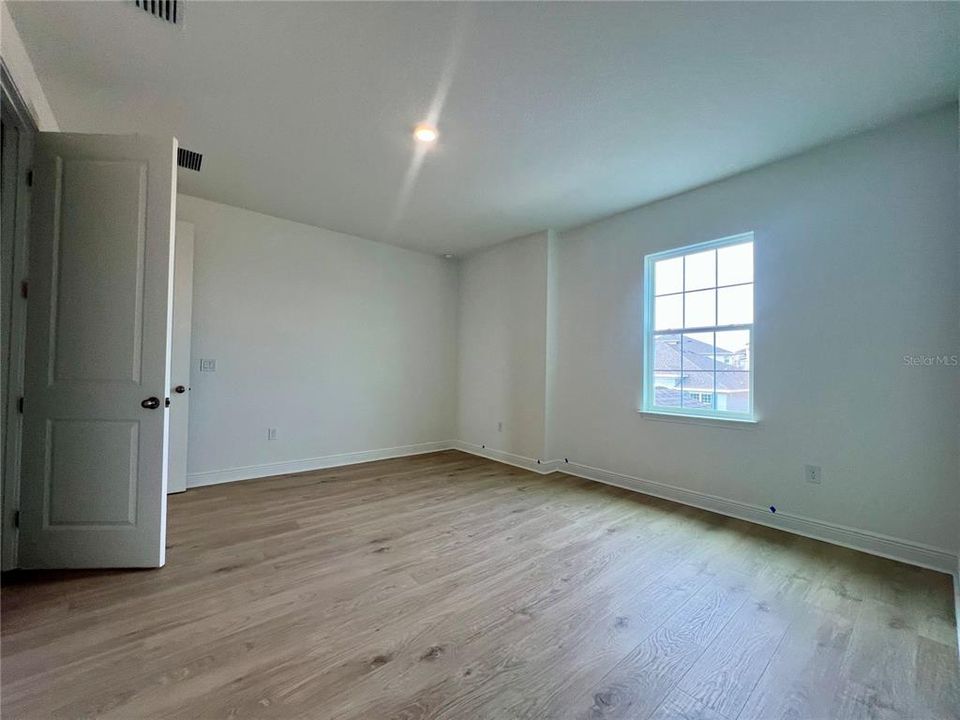 For Sale: $839,990 (6 beds, 4 baths, 4564 Square Feet)