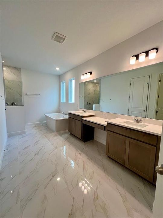 For Sale: $839,990 (6 beds, 4 baths, 4564 Square Feet)