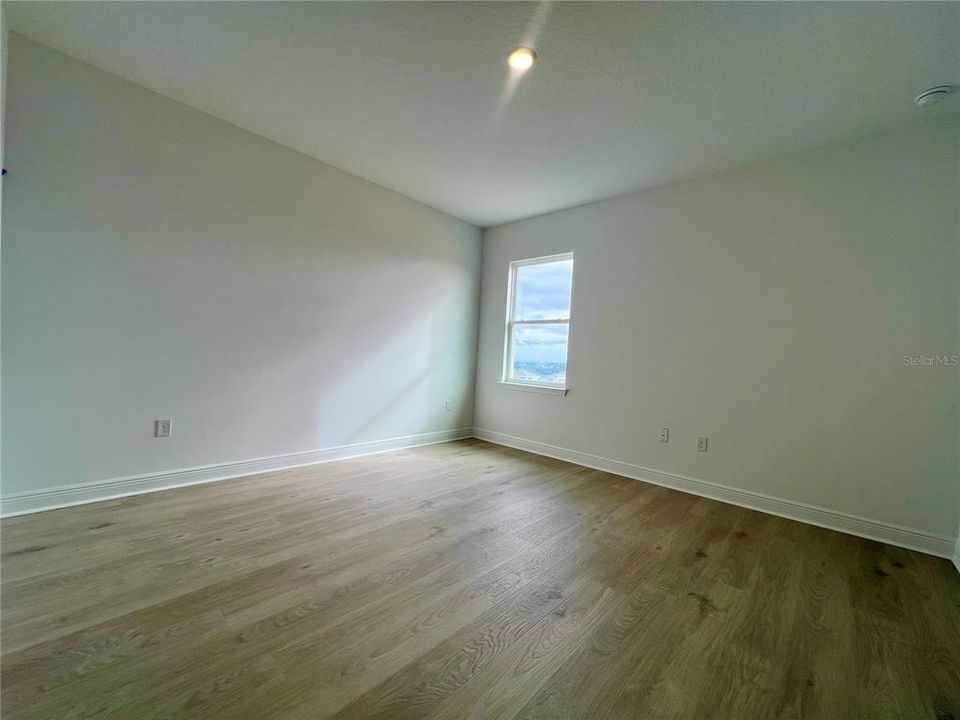 For Sale: $839,990 (6 beds, 4 baths, 4564 Square Feet)