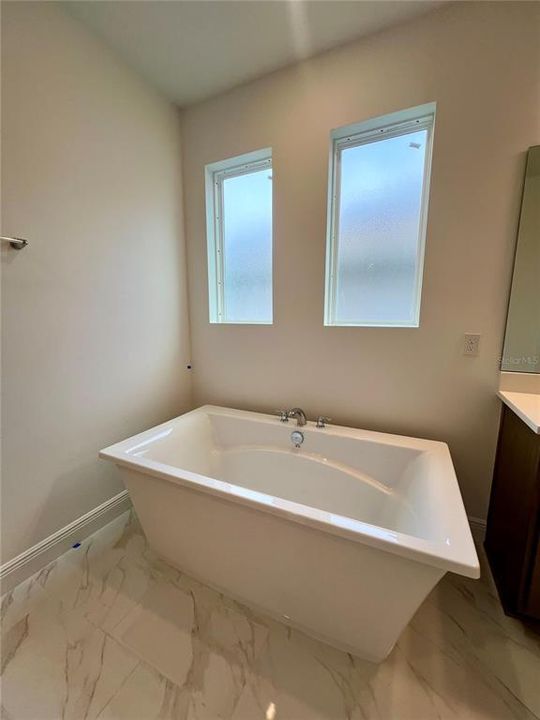 For Sale: $839,990 (6 beds, 4 baths, 4564 Square Feet)