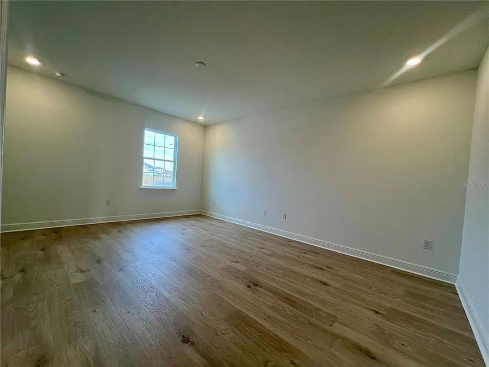 For Sale: $839,990 (6 beds, 4 baths, 4564 Square Feet)