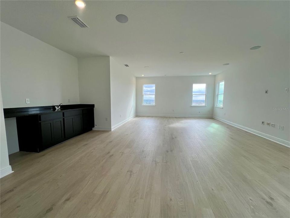 For Sale: $839,990 (6 beds, 4 baths, 4564 Square Feet)