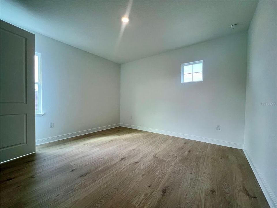 For Sale: $839,990 (6 beds, 4 baths, 4564 Square Feet)