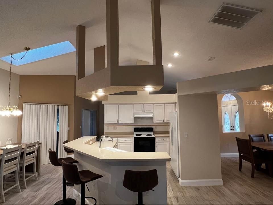 En Renta: $2,300 (3 camas, 2 baños, 2175 Pies cuadrados)