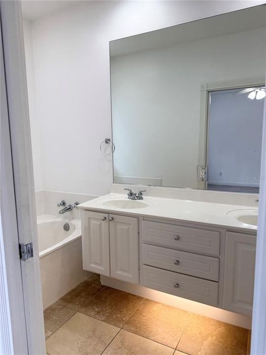 For Sale: $349,900 (3 beds, 2 baths, 1652 Square Feet)