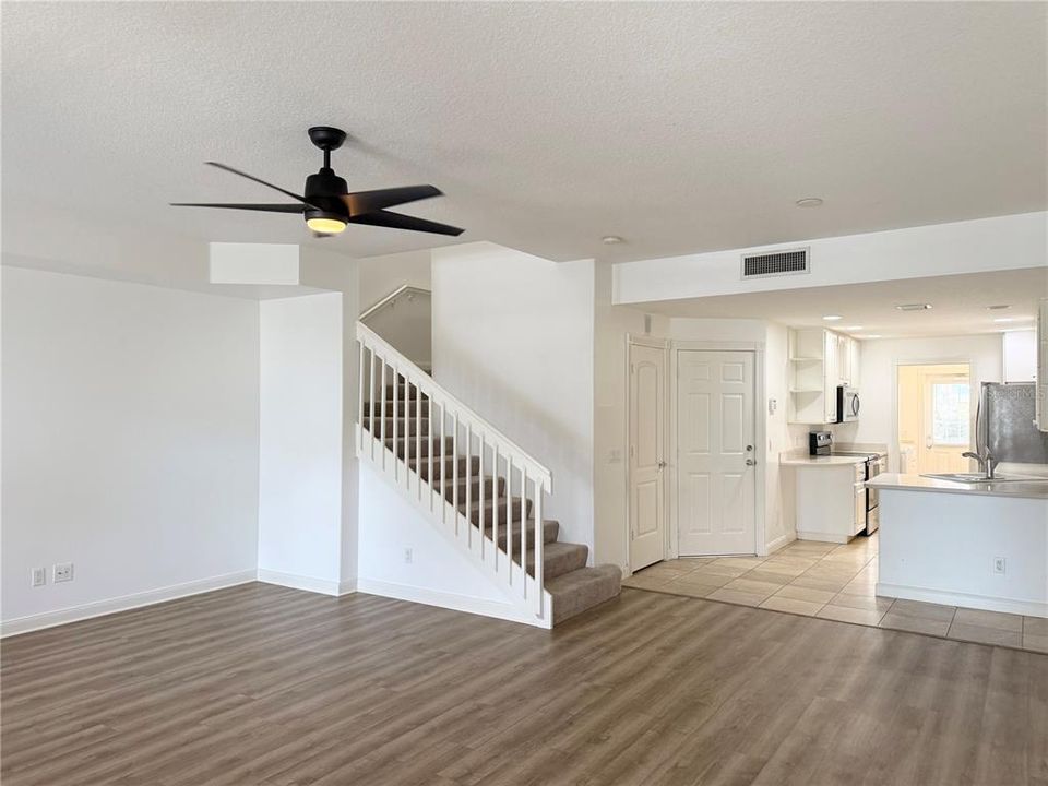 For Sale: $349,900 (3 beds, 2 baths, 1652 Square Feet)