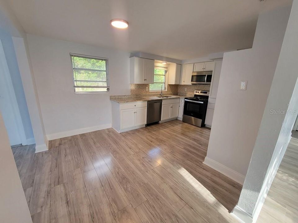 For Rent: $1,650 (2 beds, 1 baths, 988 Square Feet)