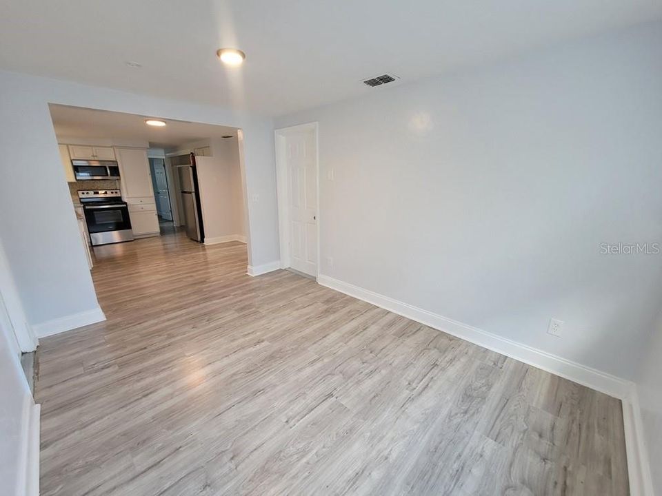For Rent: $1,650 (2 beds, 1 baths, 988 Square Feet)