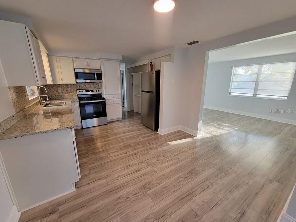 For Rent: $1,650 (2 beds, 1 baths, 988 Square Feet)