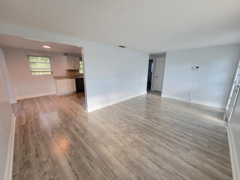 For Rent: $1,650 (2 beds, 1 baths, 988 Square Feet)