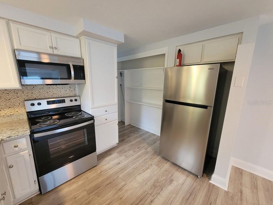 For Rent: $1,650 (2 beds, 1 baths, 988 Square Feet)