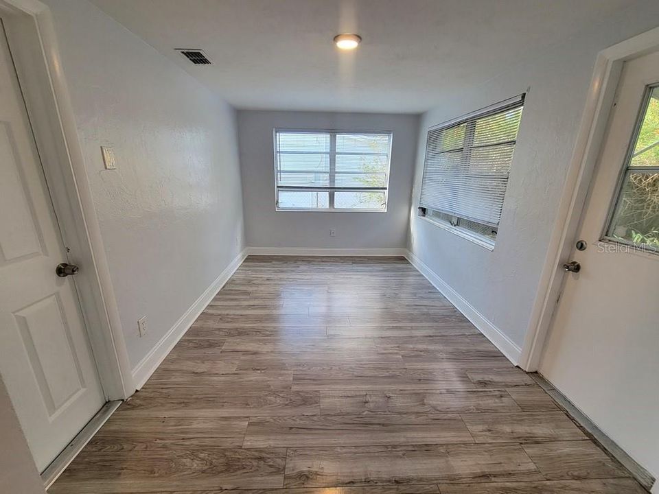 For Rent: $1,650 (2 beds, 1 baths, 988 Square Feet)