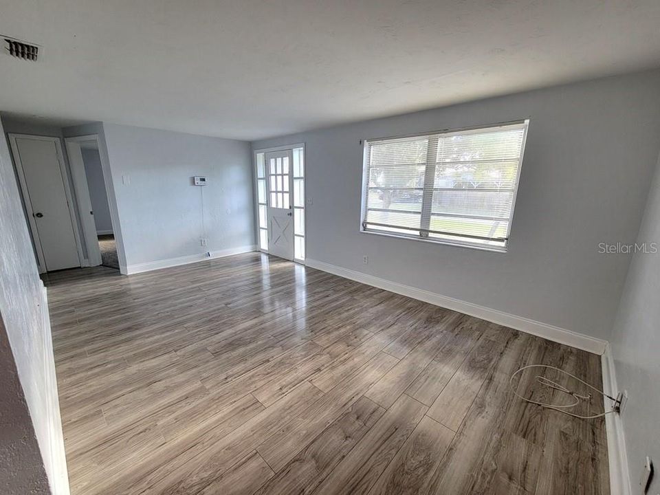 For Rent: $1,650 (2 beds, 1 baths, 988 Square Feet)