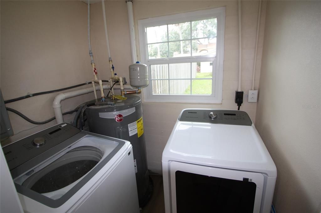 待售: $296,000 (3 贝兹, 2 浴室, 1263 平方英尺)