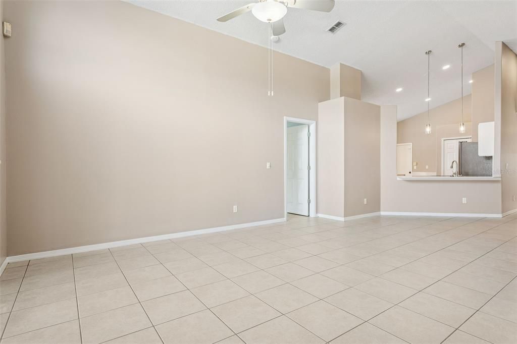 En Venta: $395,000 (3 camas, 2 baños, 1892 Pies cuadrados)