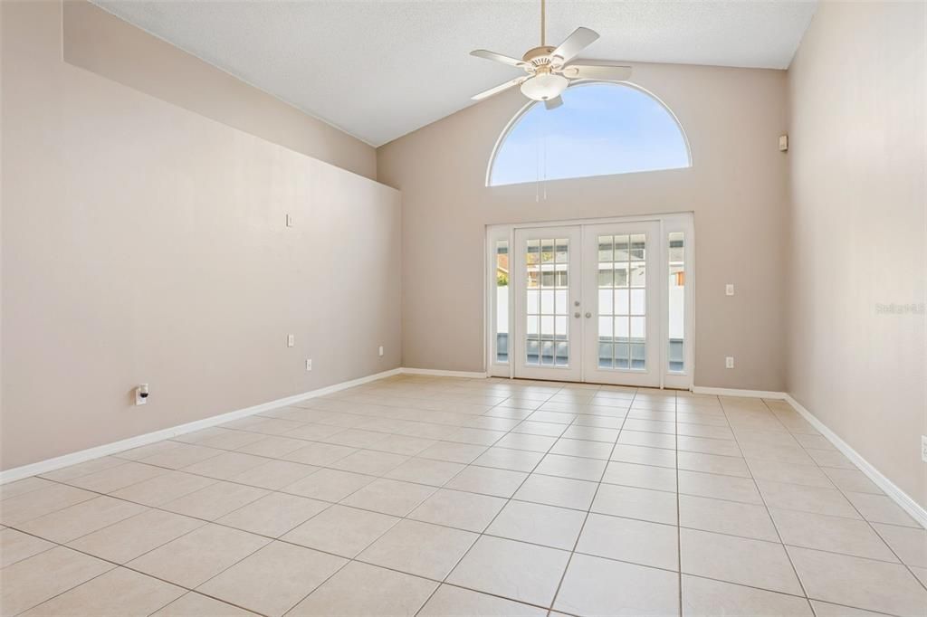 En Venta: $395,000 (3 camas, 2 baños, 1892 Pies cuadrados)