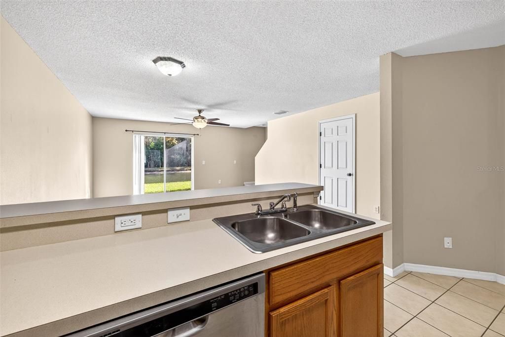 На продажу: $250,000 (3 спален, 2 ванн, 1536 Квадратных фут)