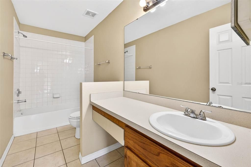 На продажу: $250,000 (3 спален, 2 ванн, 1536 Квадратных фут)