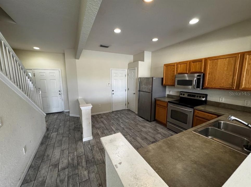 For Rent: $1,700 (3 beds, 2 baths, 1584 Square Feet)