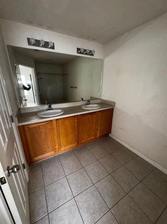 For Rent: $1,700 (3 beds, 2 baths, 1584 Square Feet)