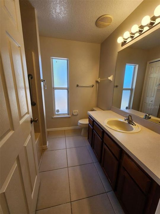 For Rent: $1,775 (3 beds, 2 baths, 1946 Square Feet)