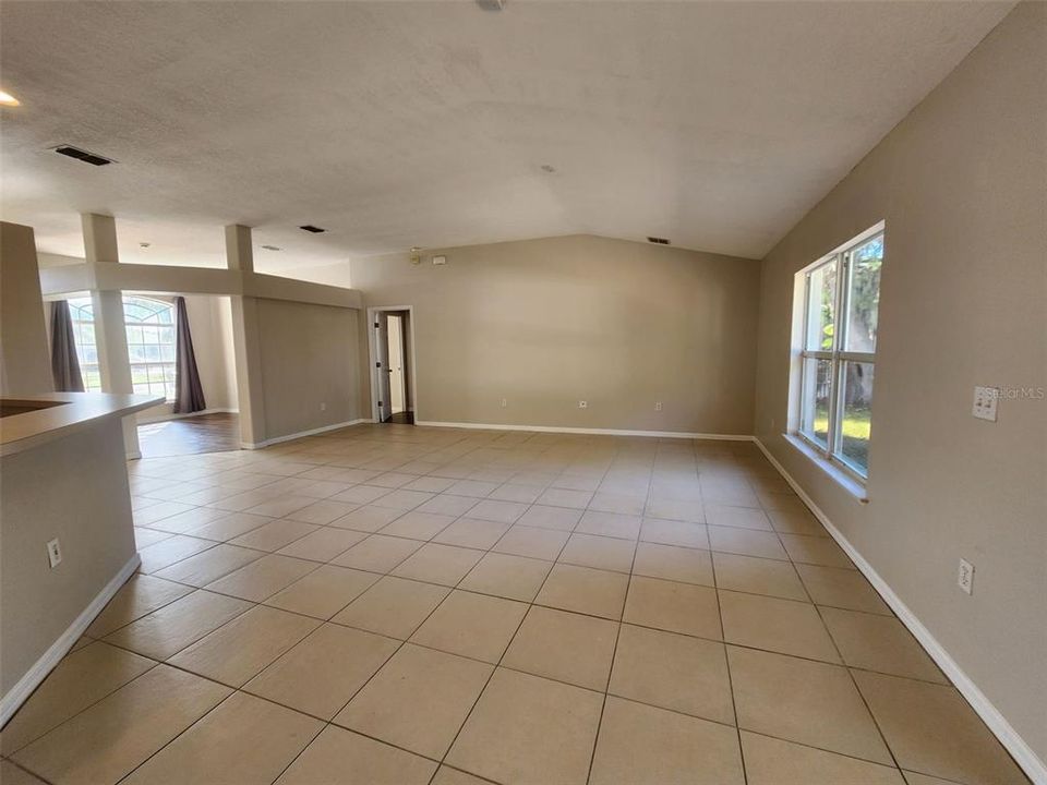 For Rent: $1,775 (3 beds, 2 baths, 1946 Square Feet)