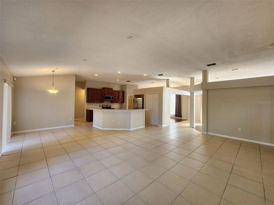 For Rent: $1,775 (3 beds, 2 baths, 1946 Square Feet)