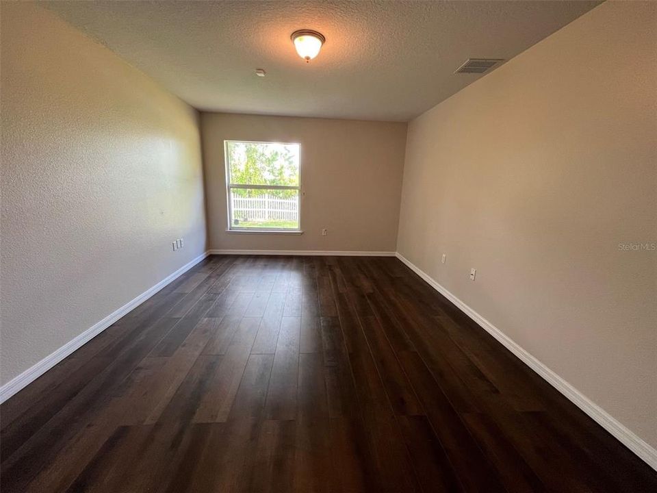 For Rent: $1,775 (3 beds, 2 baths, 1946 Square Feet)