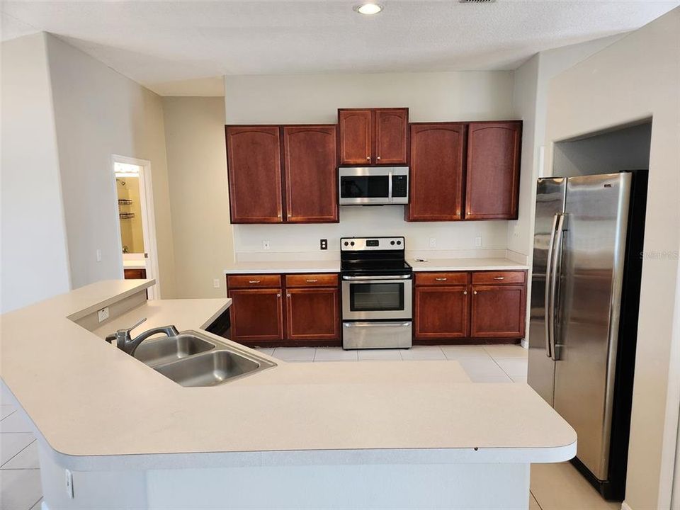 For Rent: $1,775 (3 beds, 2 baths, 1946 Square Feet)