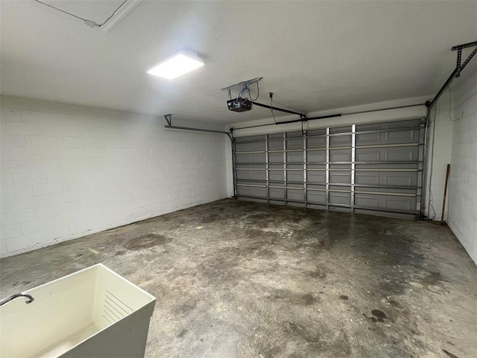 For Rent: $1,775 (3 beds, 2 baths, 1946 Square Feet)