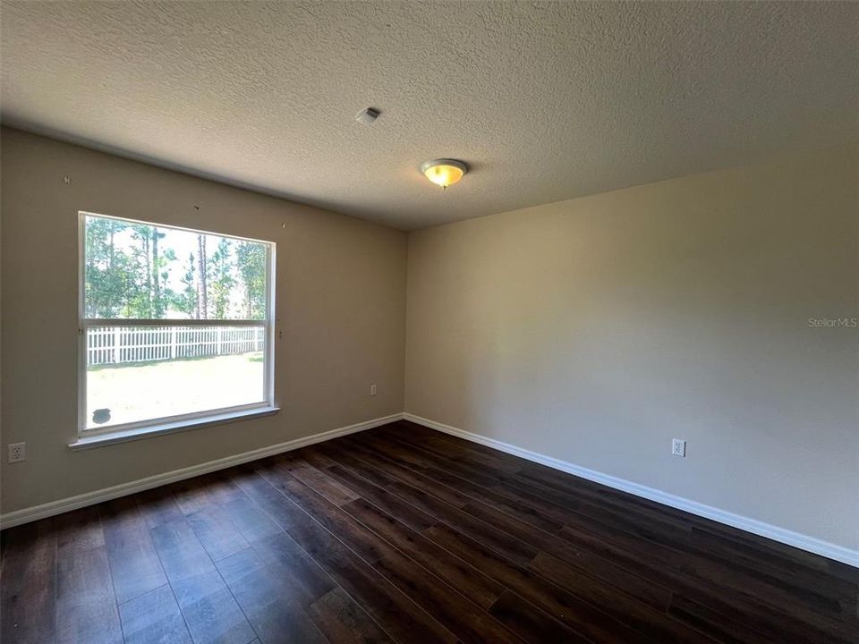 For Rent: $1,775 (3 beds, 2 baths, 1946 Square Feet)