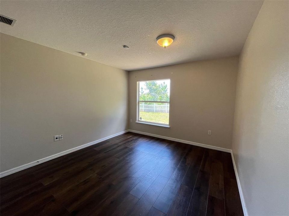 For Rent: $1,775 (3 beds, 2 baths, 1946 Square Feet)