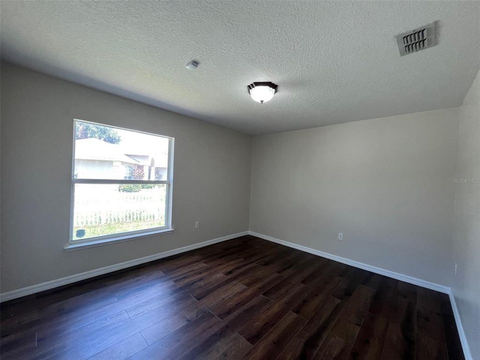 For Rent: $1,775 (3 beds, 2 baths, 1946 Square Feet)