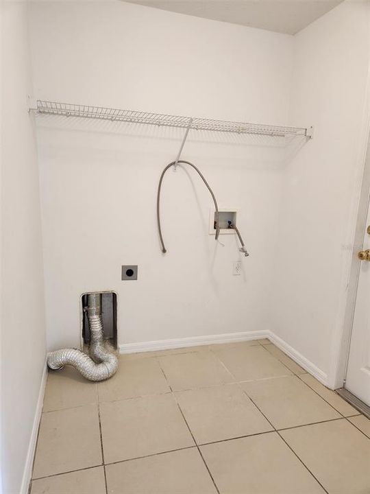 For Rent: $1,775 (3 beds, 2 baths, 1946 Square Feet)