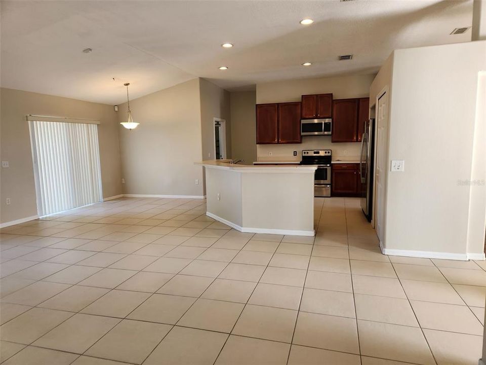 For Rent: $1,775 (3 beds, 2 baths, 1946 Square Feet)