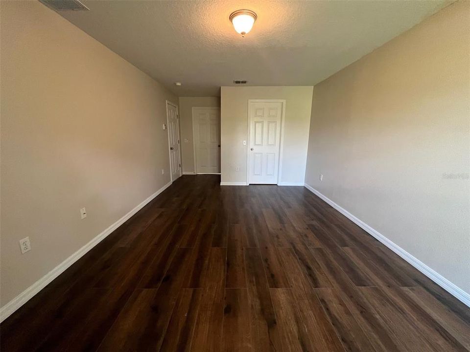 For Rent: $1,775 (3 beds, 2 baths, 1946 Square Feet)