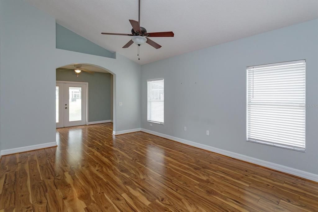 待售: $430,000 (3 贝兹, 2 浴室, 2071 平方英尺)