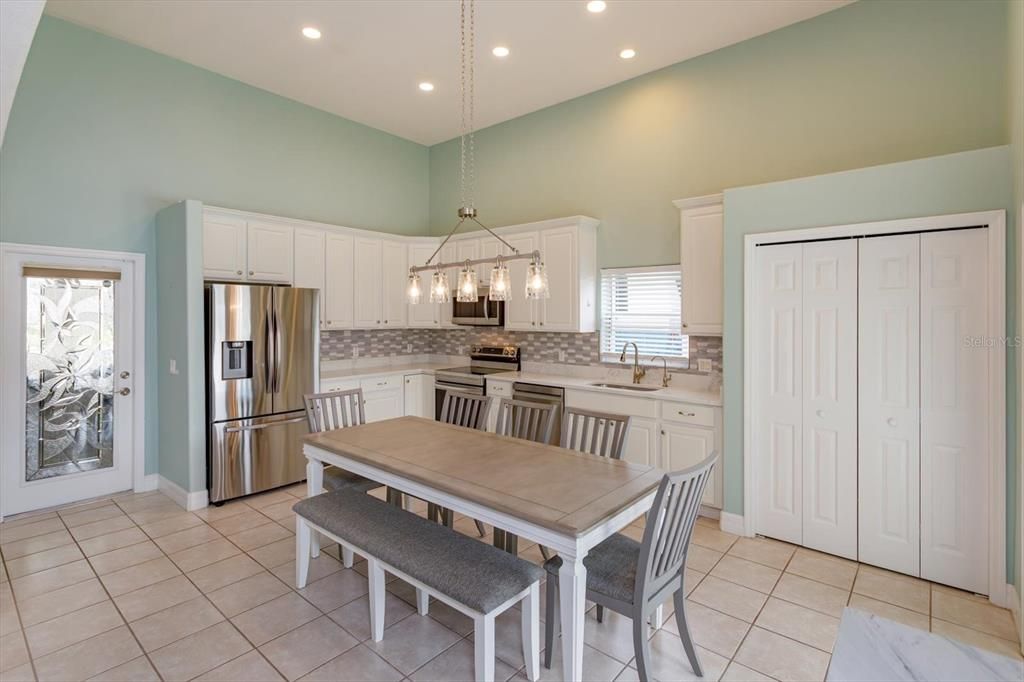 待售: $430,000 (3 贝兹, 2 浴室, 2071 平方英尺)