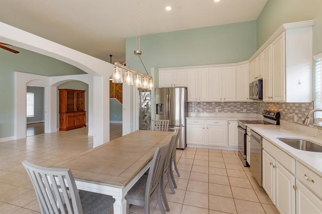 待售: $430,000 (3 贝兹, 2 浴室, 2071 平方英尺)